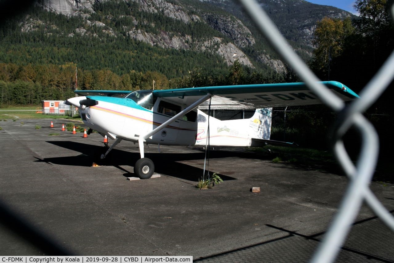 C-FDMK, 1973 Cessna A185F Skywagon 185 C/N 18502169, Resting in the shadows...