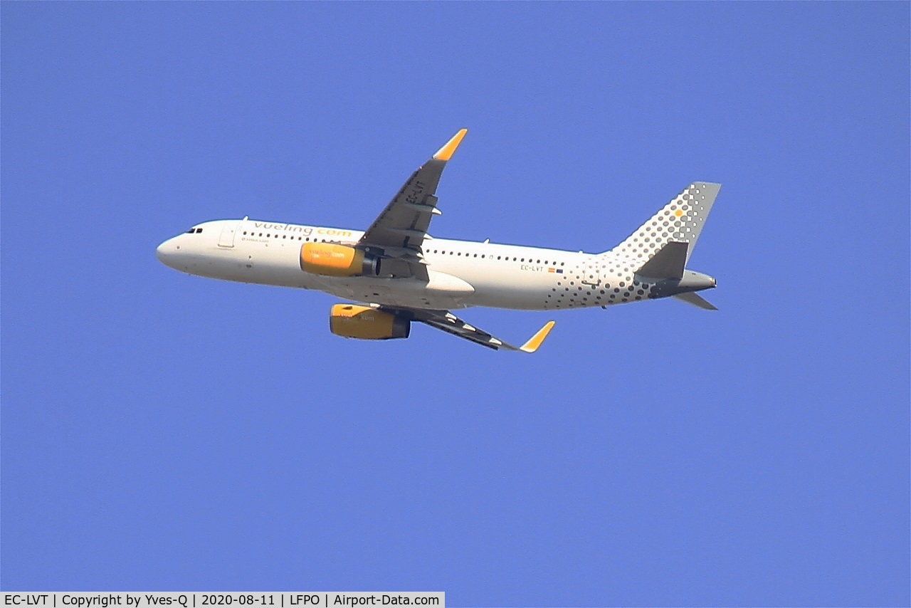 EC-LVT, 2013 Airbus A320-232 C/N 5612, Airbus A320-232, Climbing from rwy 24, Paris Orly airport (LFPO-ORY)