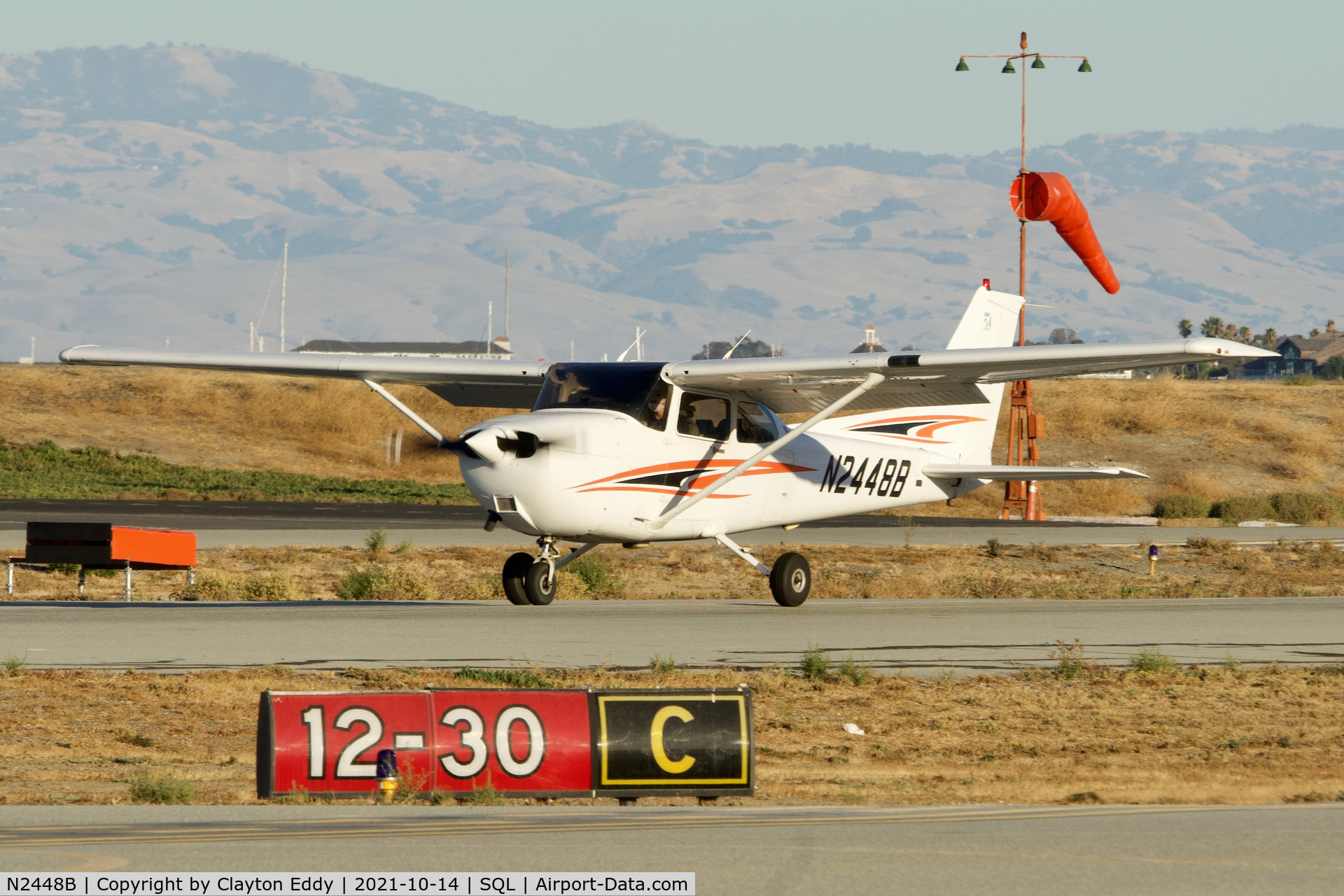 N2448B, 2000 Cessna 172R C/N 17280978, San Carlos airport California 2021.