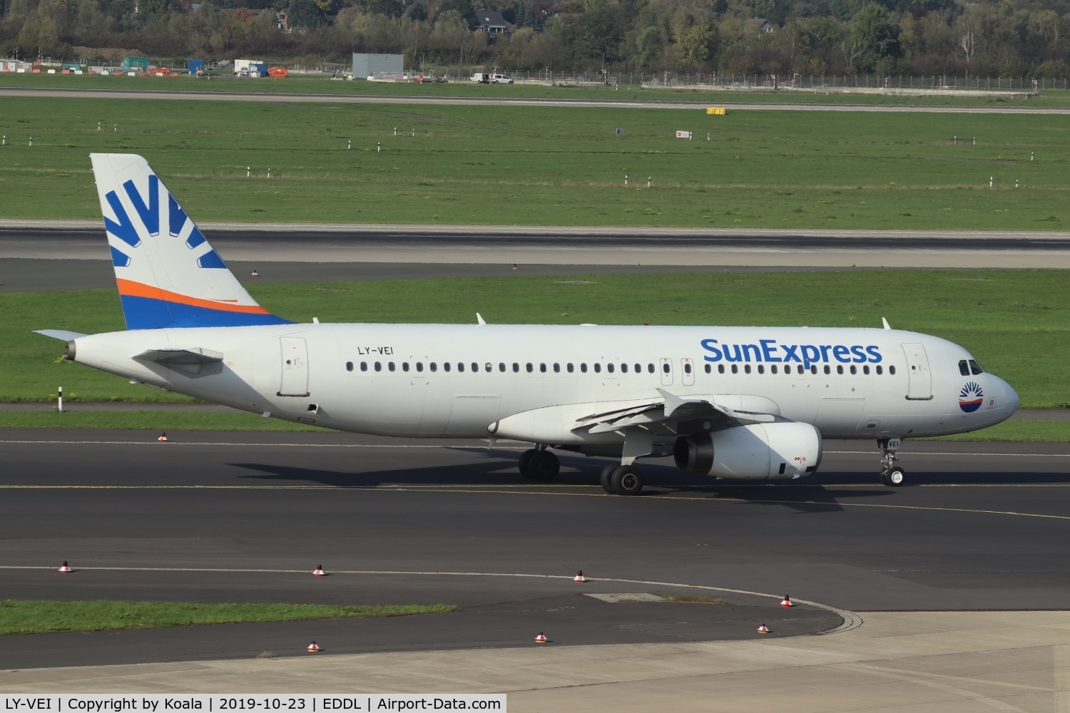 LY-VEI, 1998 Airbus A320-233 C/N 0902, Leased to SunExpress