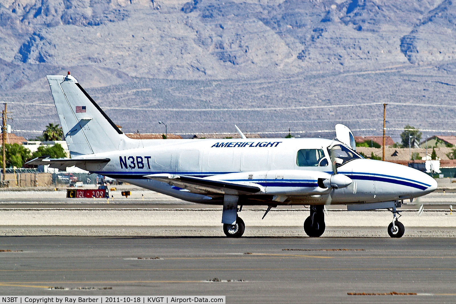 N3BT, 1977 Piper PA-31-350 Chieftain C/N 31-7752172, N3BT   Piper PA-31-350 Chieftain [31-7752172] (Ameriflight) North Las Vegas~N 18/10/2011