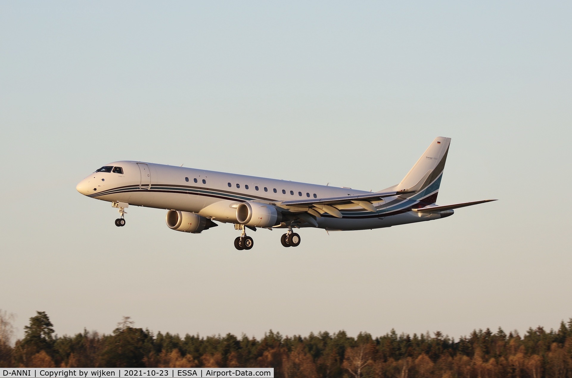 D-ANNI, 2013 Embraer ERJ-190-100ECJ Lineage 1000 C/N 19000611, RWY 26