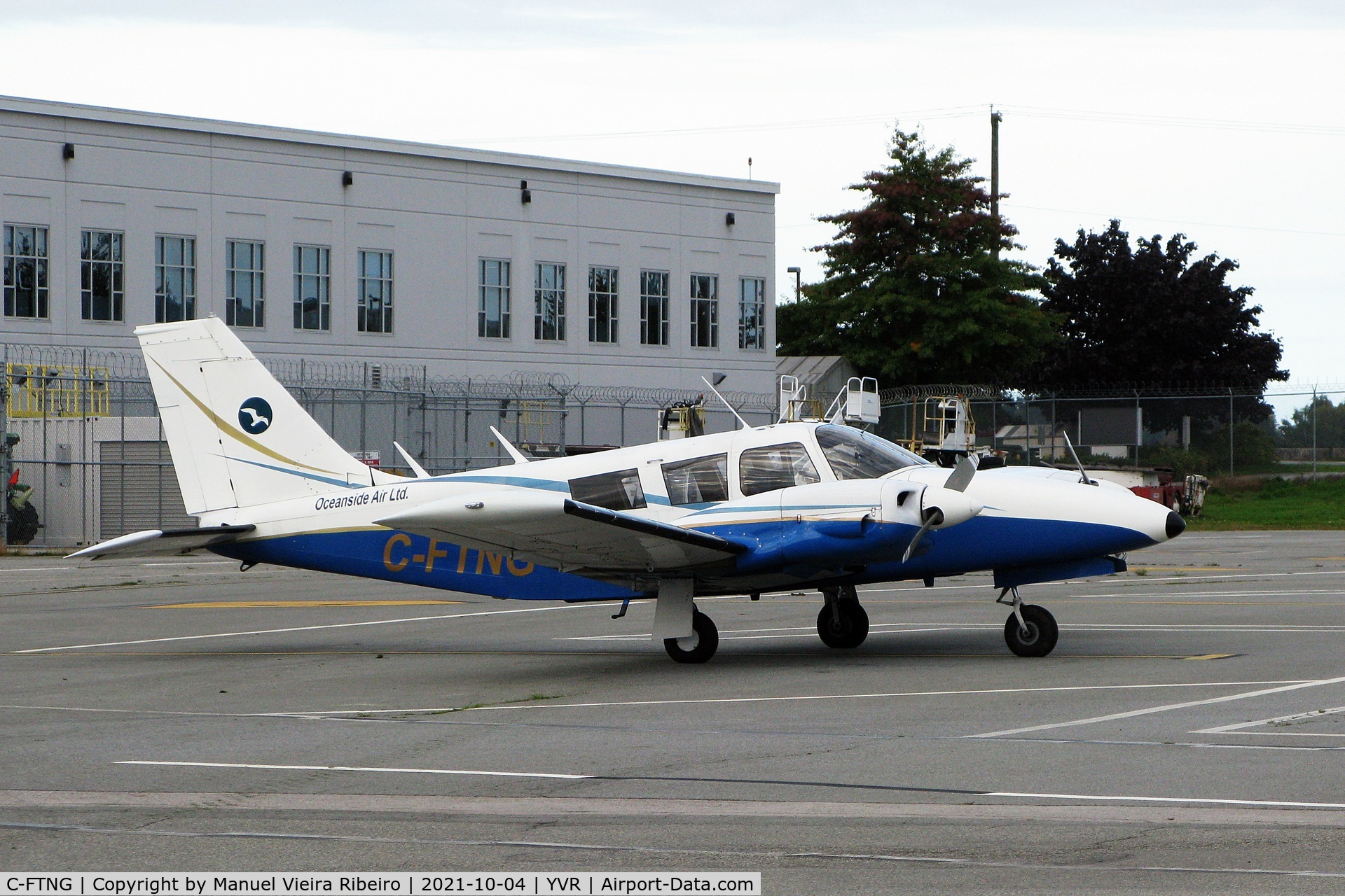 C-FTNG, 1972 Piper PA-34-200 C/N 34-7250085, Seen at YVR