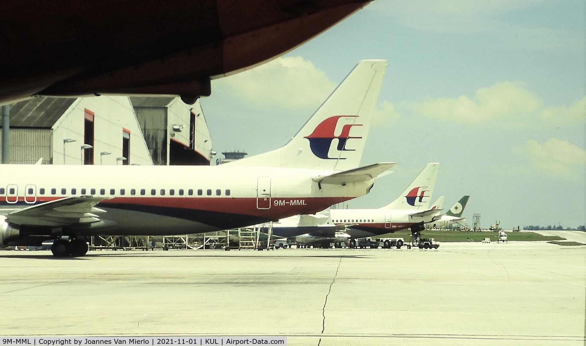 9M-MML, 1992 Boeing 737-4H6 C/N 27085, Kuala Lumpur scenery '90s slide scan