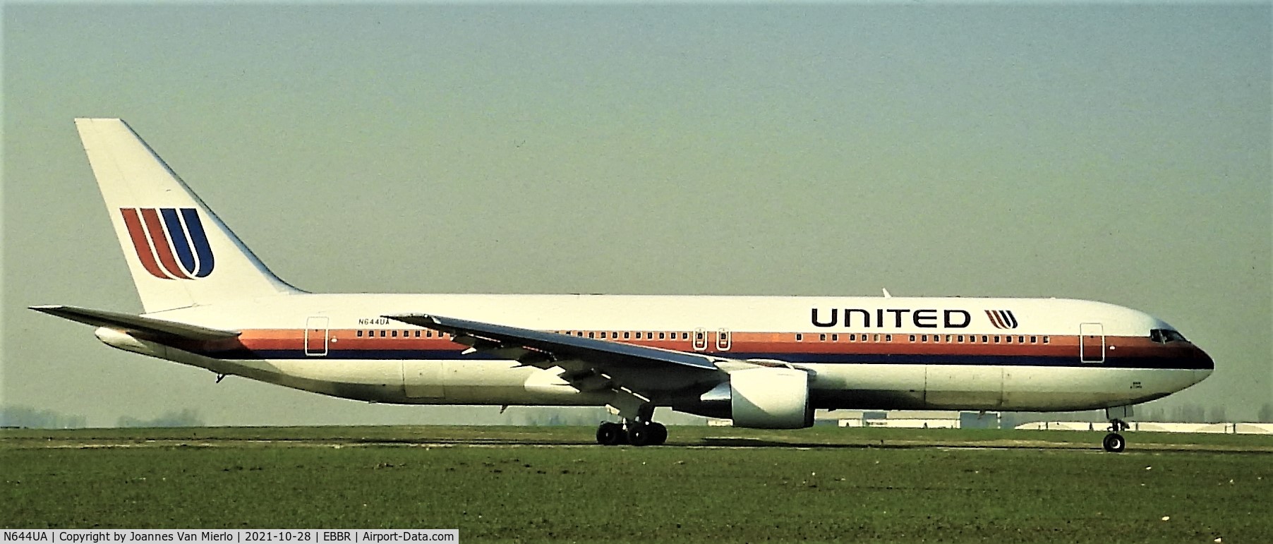 N644UA, 1991 Boeing 767-322 C/N 25094, Slide scan