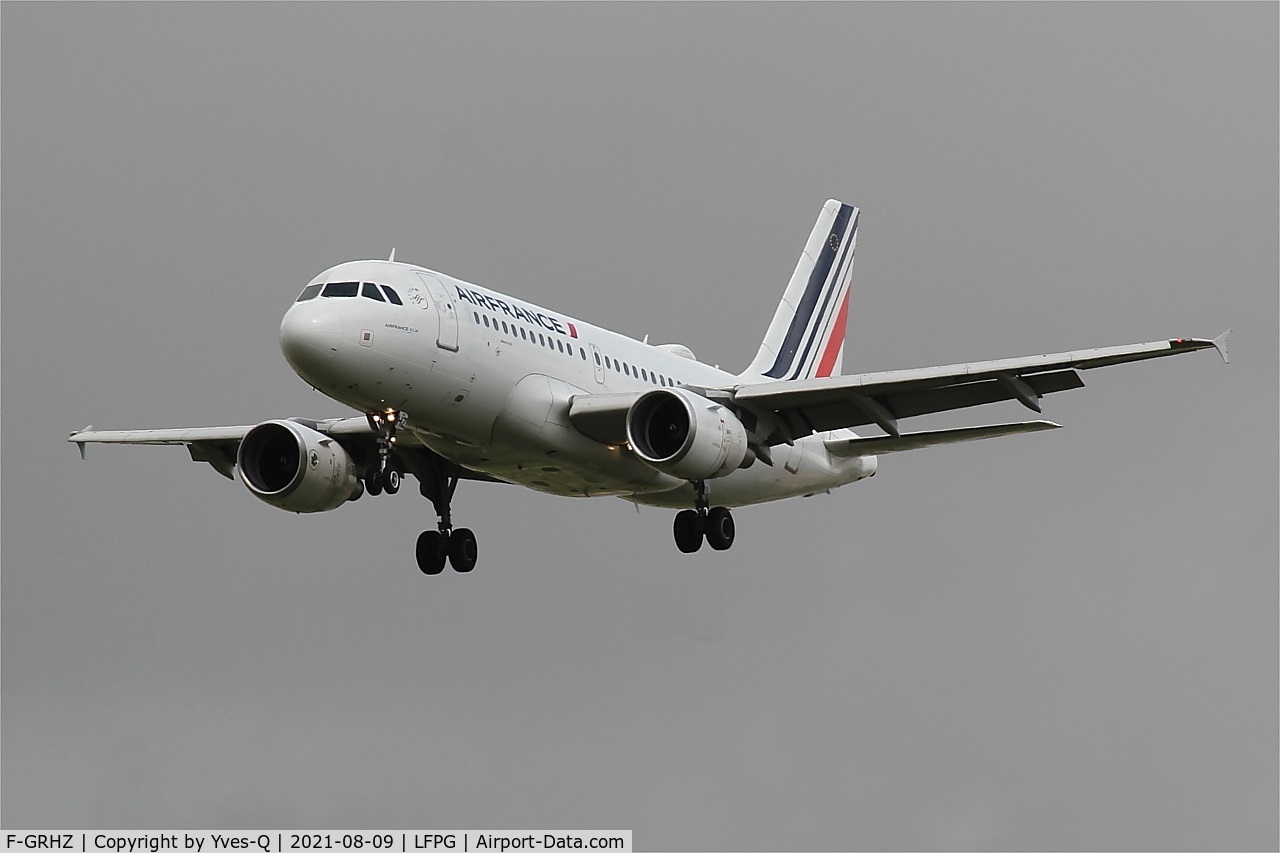 F-GRHZ, 2001 Airbus A319-111 C/N 1622, Airbus A319-111, Short approach rwy26L, Roissy Charles De Gaulle airport (LFPG-CDG)