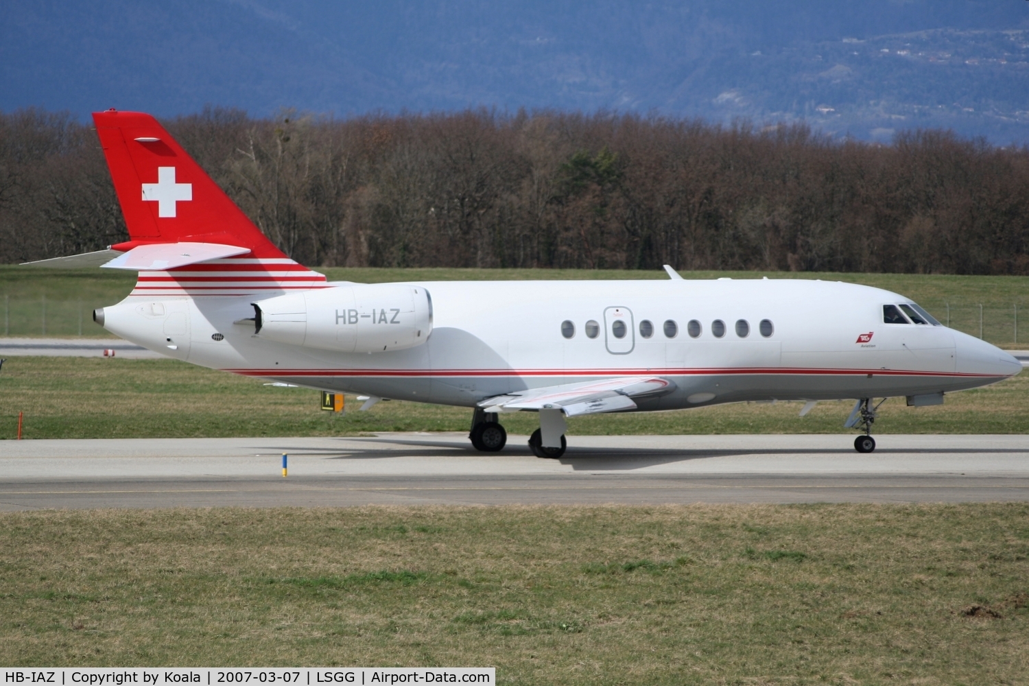 HB-IAZ, 1996 Dassault Falcon 2000 C/N 030, Old c/s