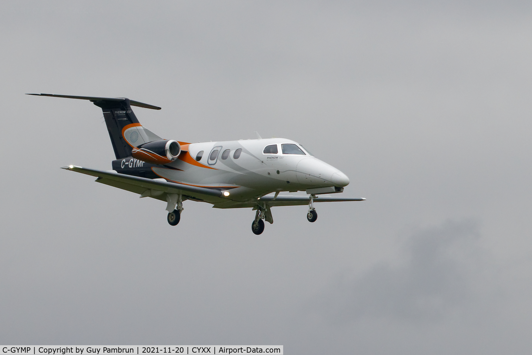 C-GYMP, 2010 Embraer EMB-500 Phenom 100 C/N 50000214, Landing on 07