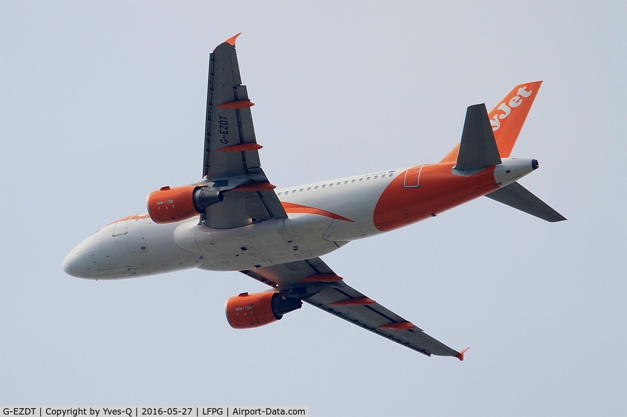 G-EZDT, 2008 Airbus A319-111 C/N 3720, Airbus A319-111, Climbing from rwy 27L, Roissy Charles De Gaulle airport (LFPG-CDG)