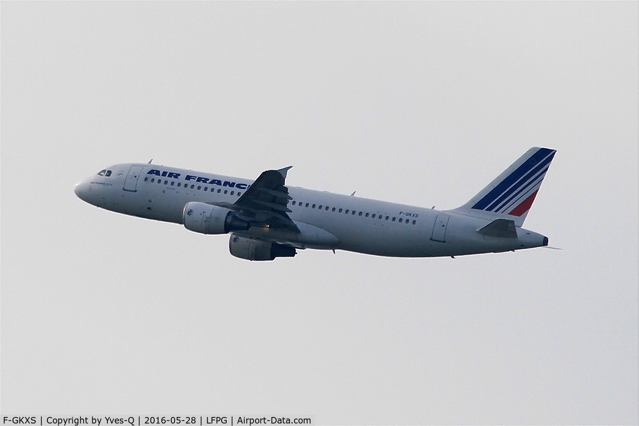 F-GKXS, 2009 Airbus A320-214 C/N 3825, Airbus A320-214, Climbing from rwy 08L, Roissy Charles De Gaulle airport (LFPG-CDG)