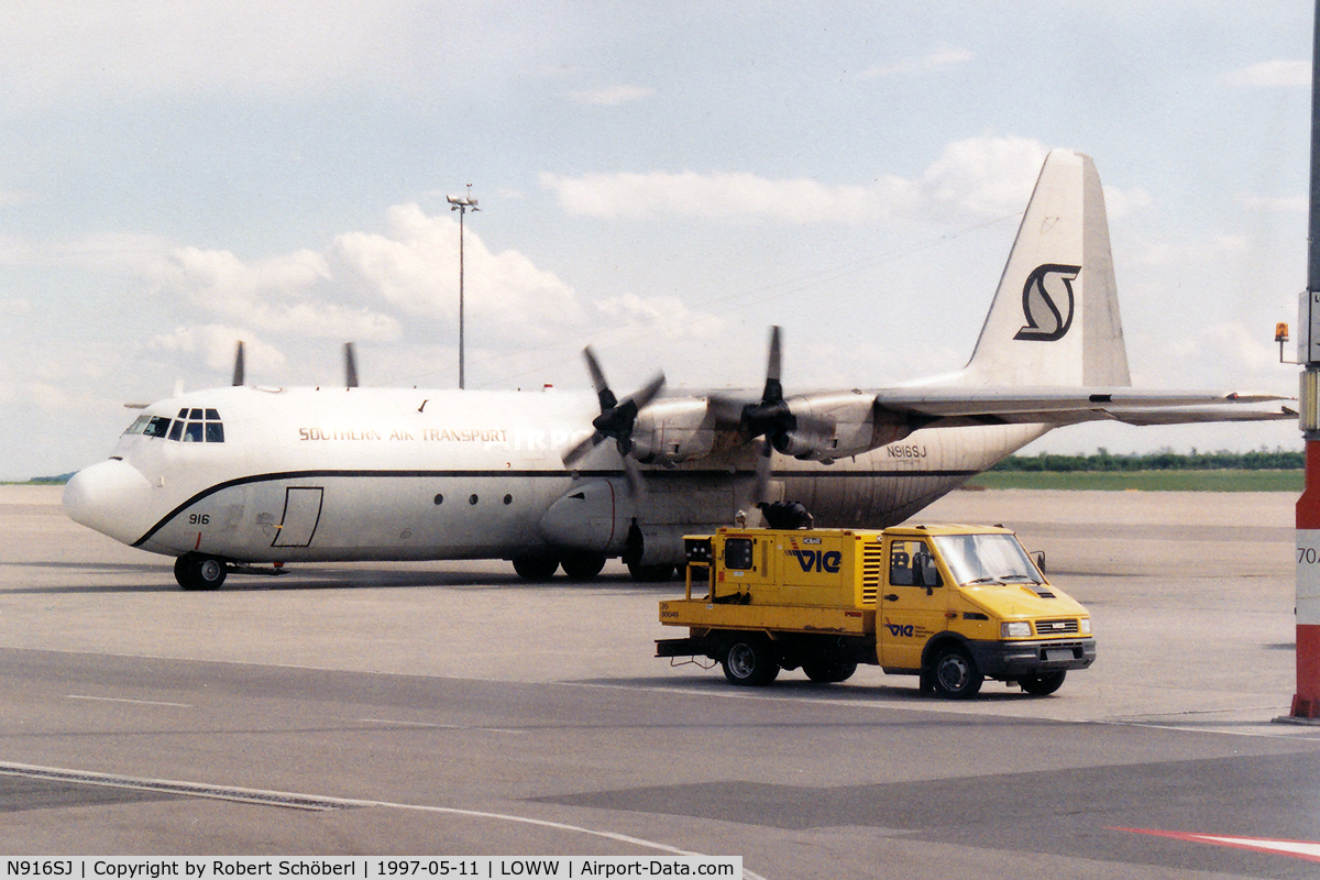 N916SJ, 1966 Lockheed L-100-30 Hercules (L-382G) C/N 4134, N916SJ @ LOWW 1997