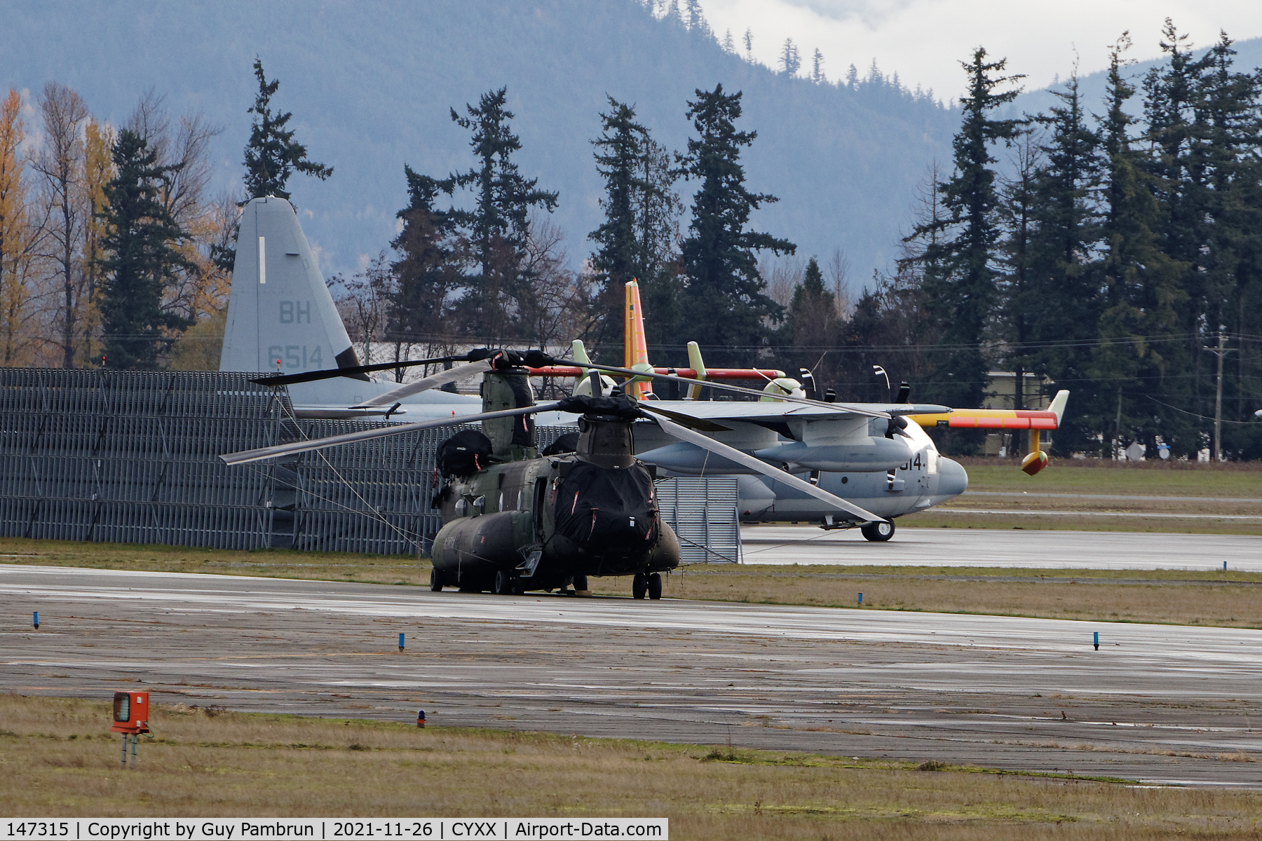 147315, 2014 Boeing CH-147F Chinook C/N M.2065, In town for flood relief