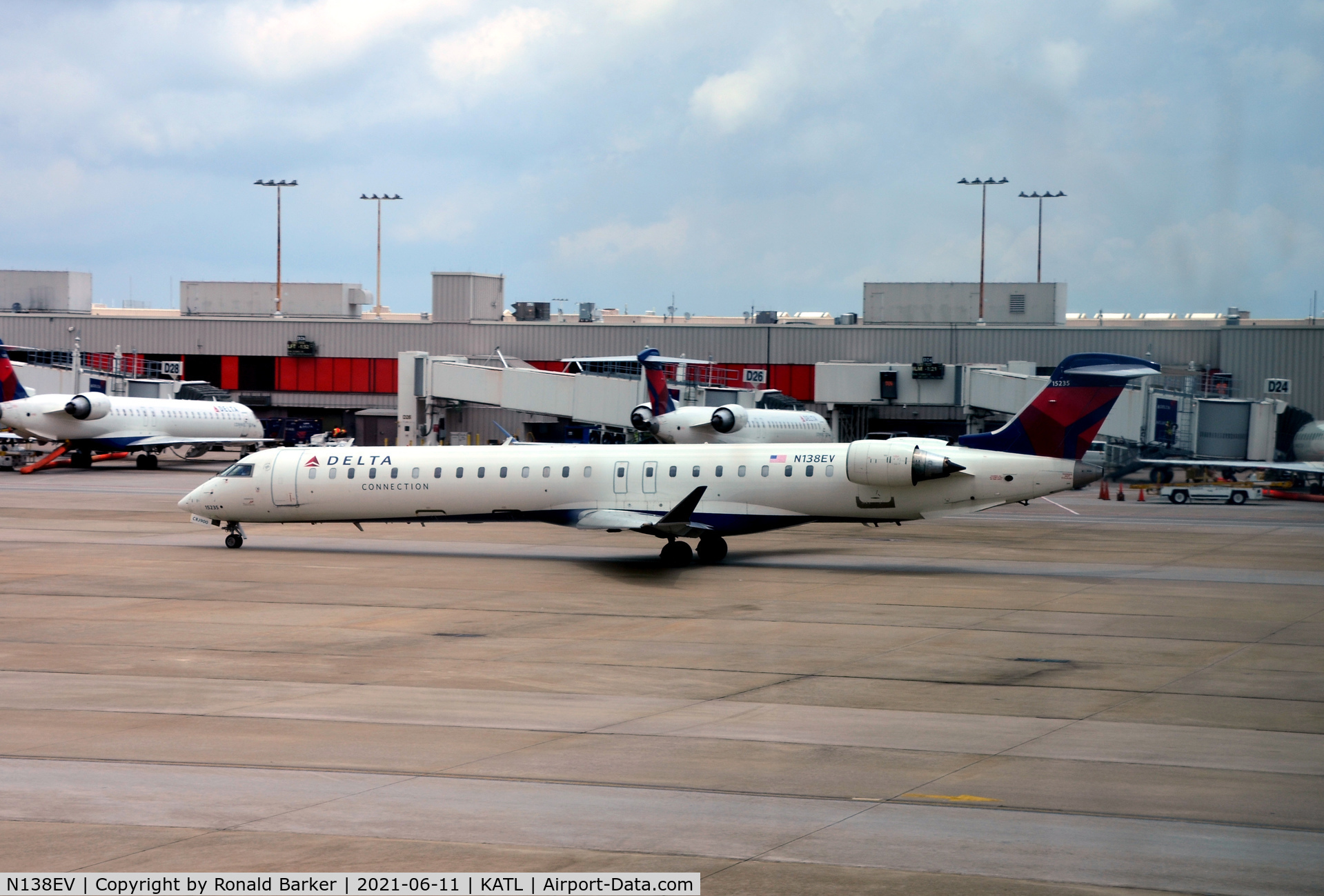 N138EV, 2010 Bombardier CRJ-900ER (CL-600-2D24) C/N 15235, Taxi to takeoff Atlanta