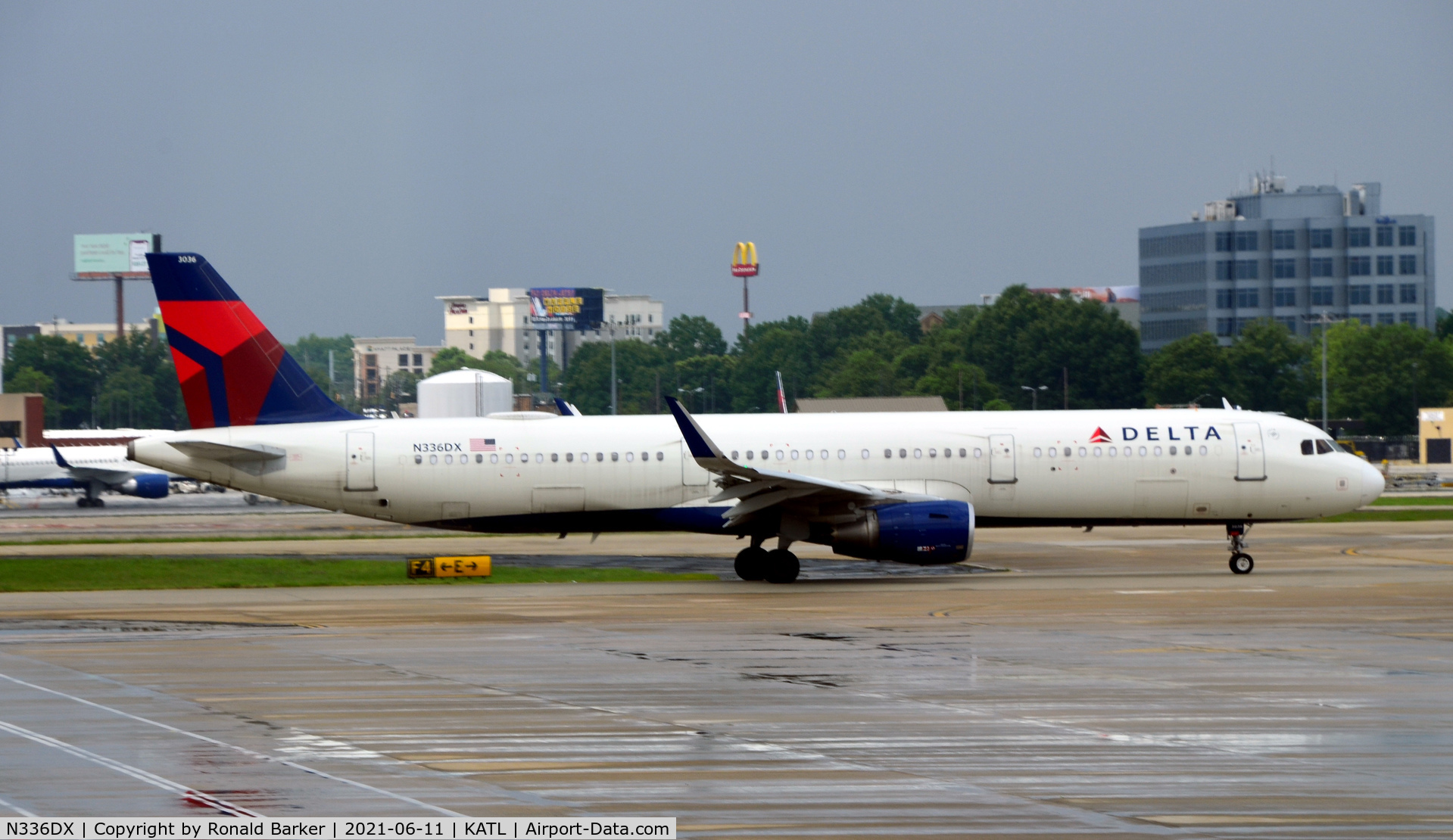 N336DX, 2018 Airbus A321-211 C/N 8063, Taxi Atlanta