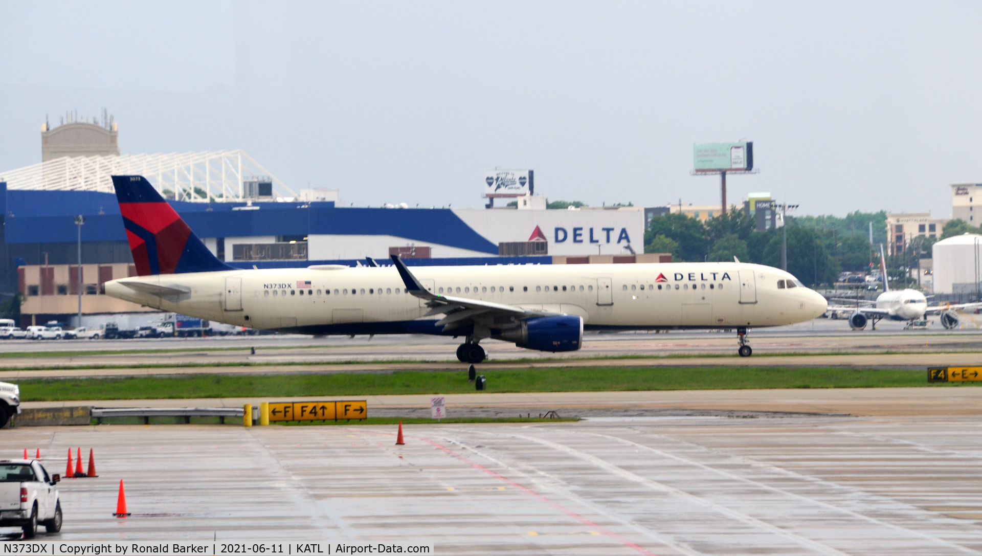 N373DX, 2019 Airbus A321-211 C/N 8734, Taxi Atlanta