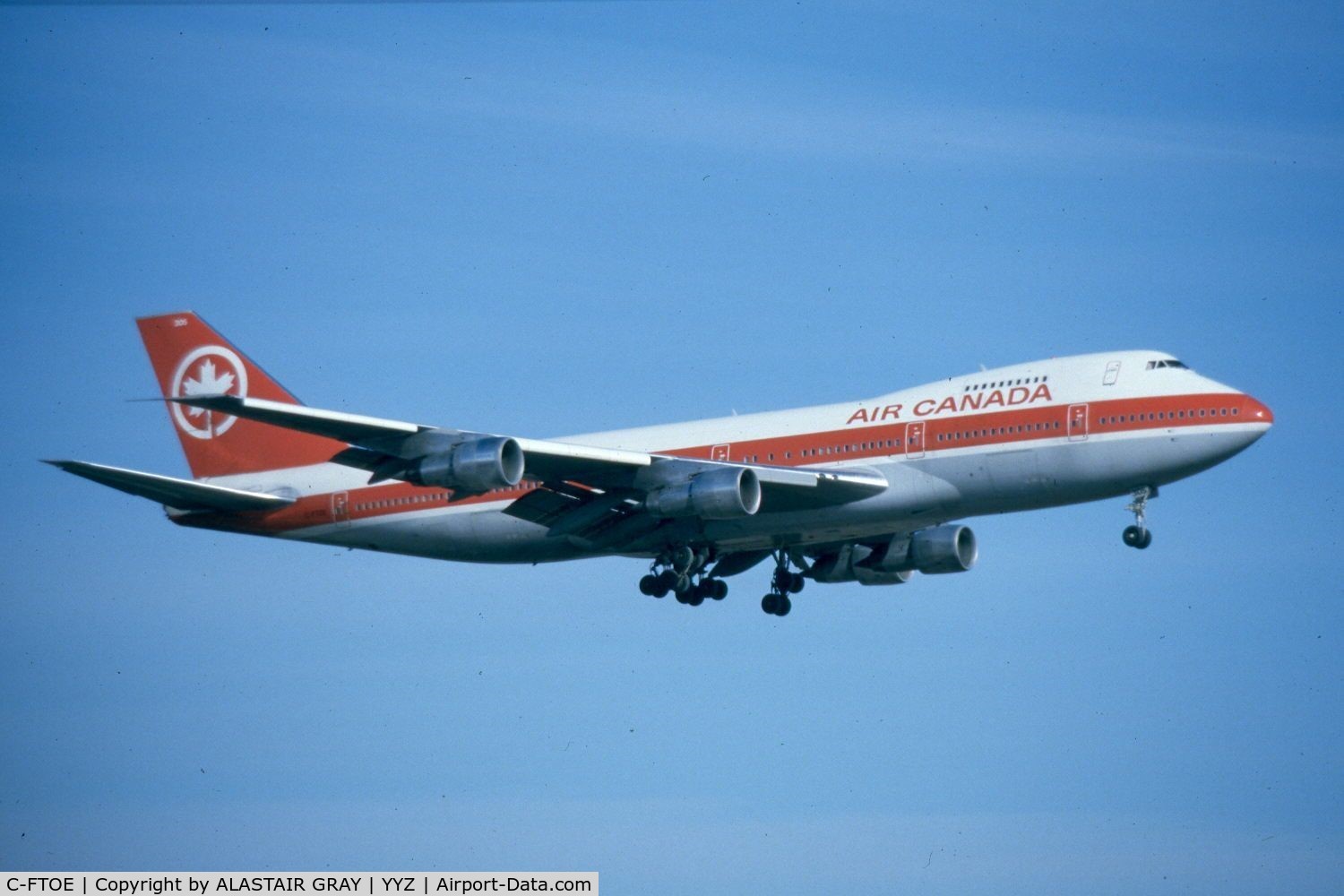 C-FTOE, 1974 Boeing 747-133 C/N 20881, landing on runway 15L at YYZ
