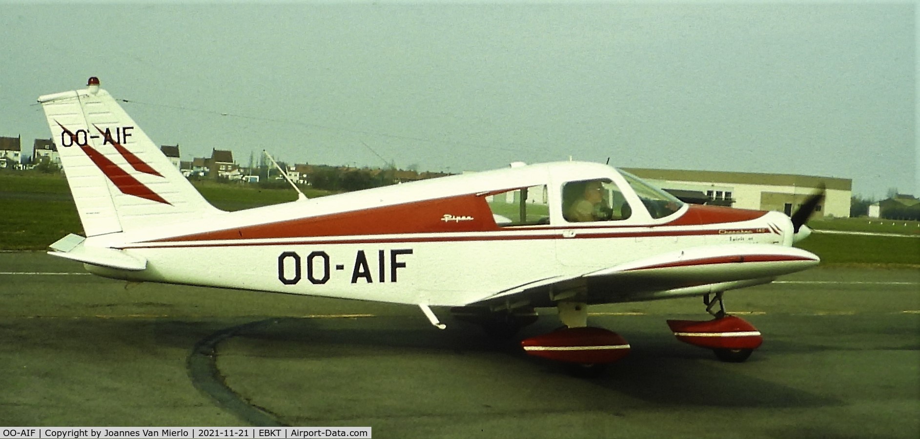 OO-AIF, 1986 Piper PA-28-140 Cherokee C/N 28-24668, Slide scan
