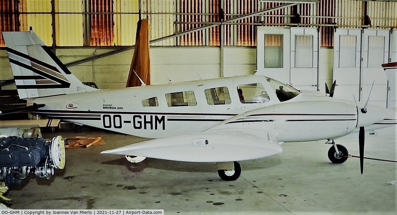 OO-GHM, Piper PA-34-220T Seneca II C/N 348133021, Slide scan