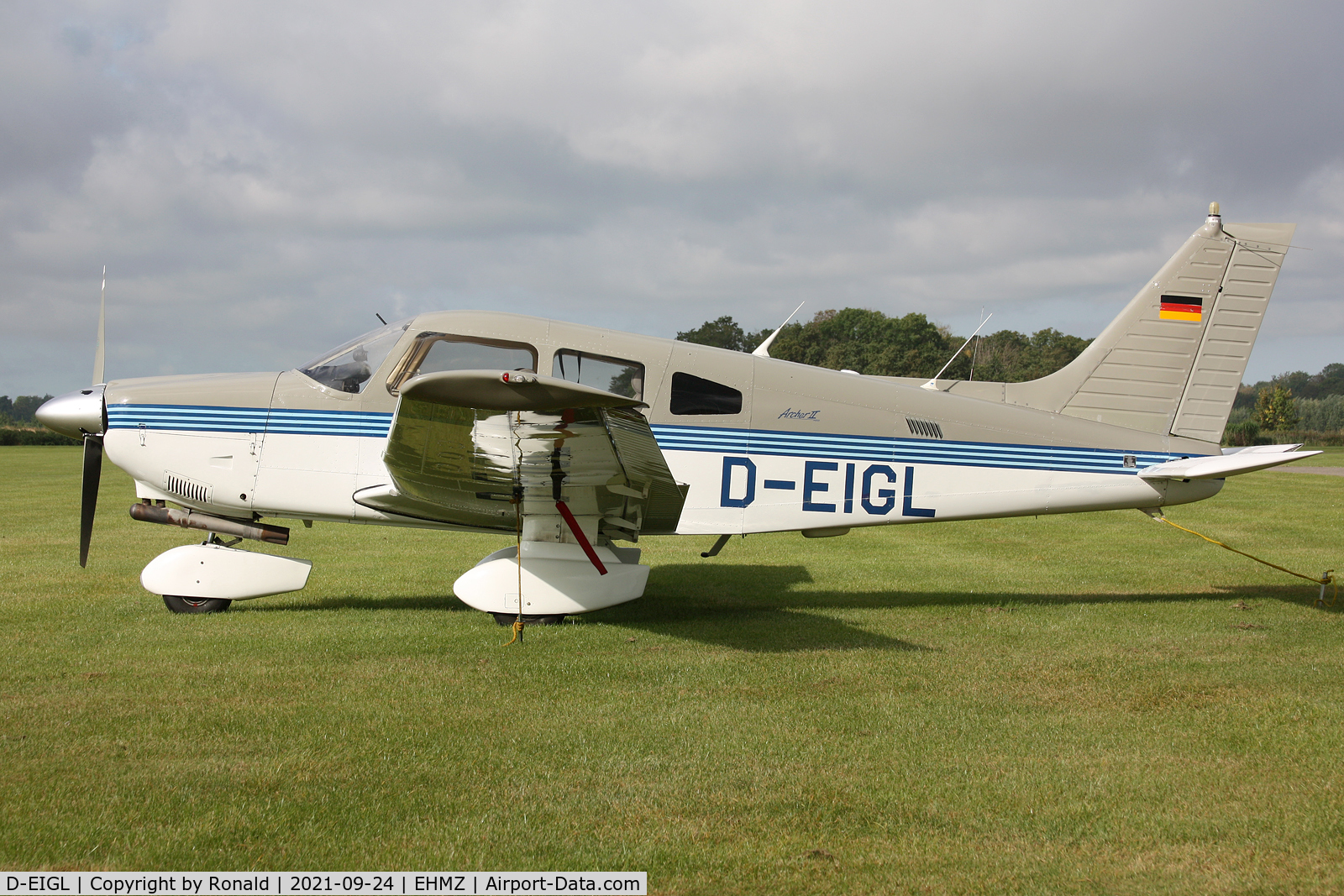 D-EIGL, Piper PA-28-181 C/N 288690009, at ehmz