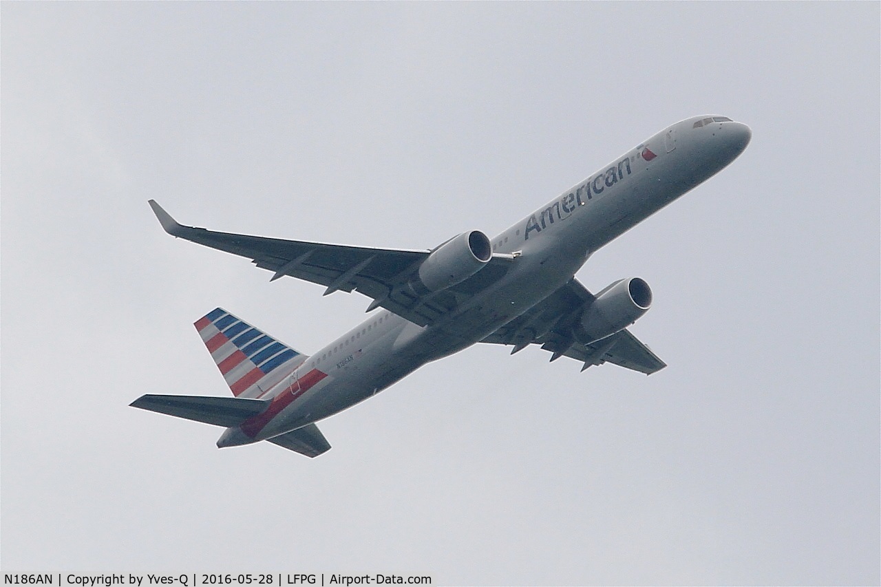 N186AN, 2001 Boeing 757-223 C/N 32380, Boeing 757-223, Climbing from rwy 06R, Roissy Charles De Gaulle airport (LFPG-CDG)