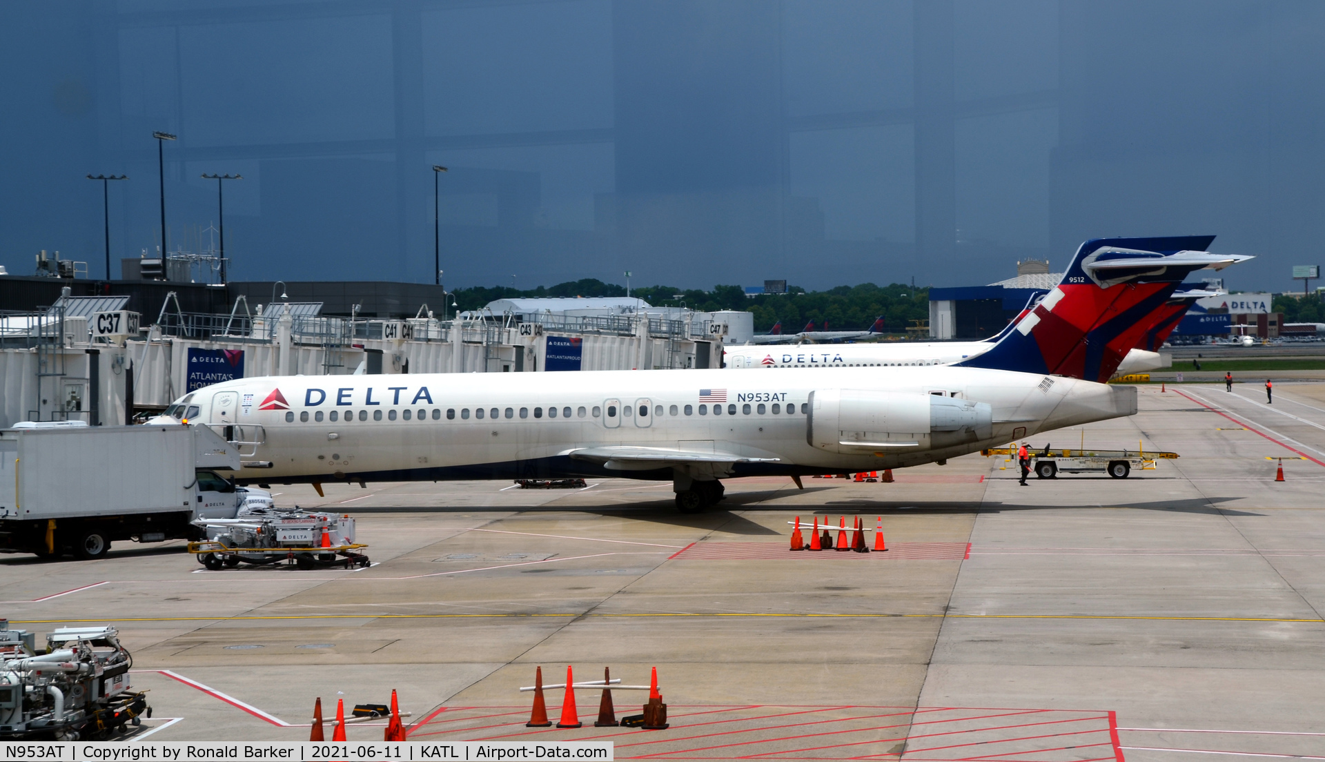 N953AT, 2000 Boeing 717-200 C/N 55015, Gate C37 Atlanta