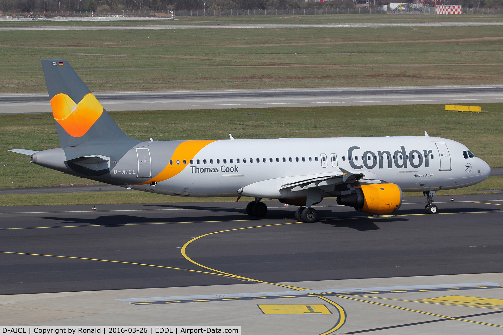 D-AICL, 2001 Airbus A320-212 C/N 1437, at dus