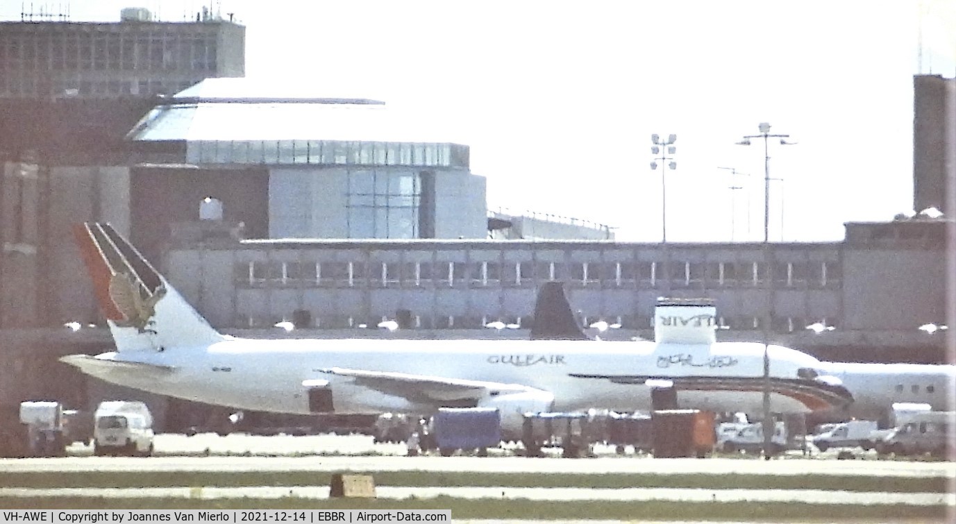VH-AWE, 1990 Boeing 757-23APF C/N 24635, Slide scan