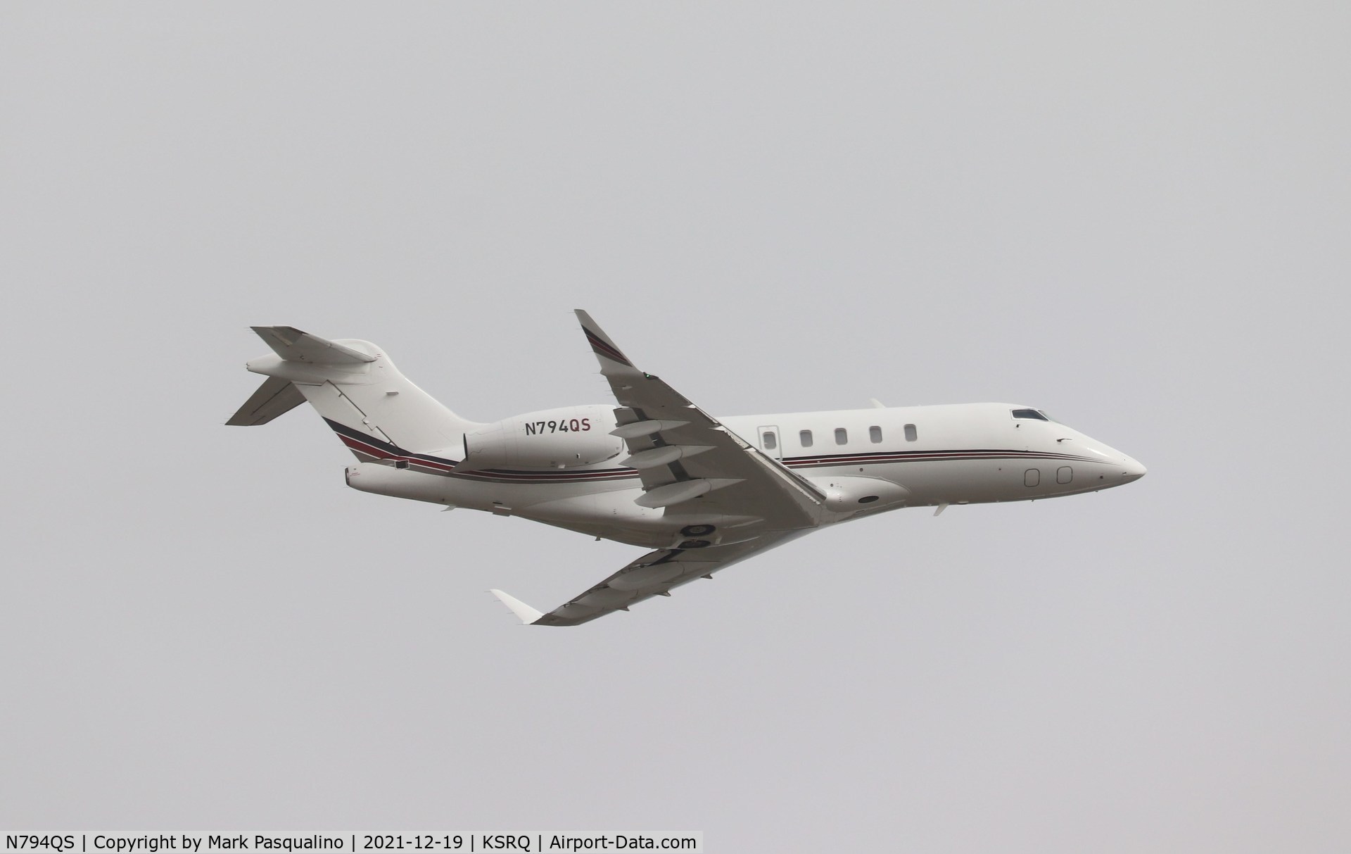 N794QS, 2016 Bombardier Challenger 300 (BD-100-1A10) C/N 20638, Challenger 300