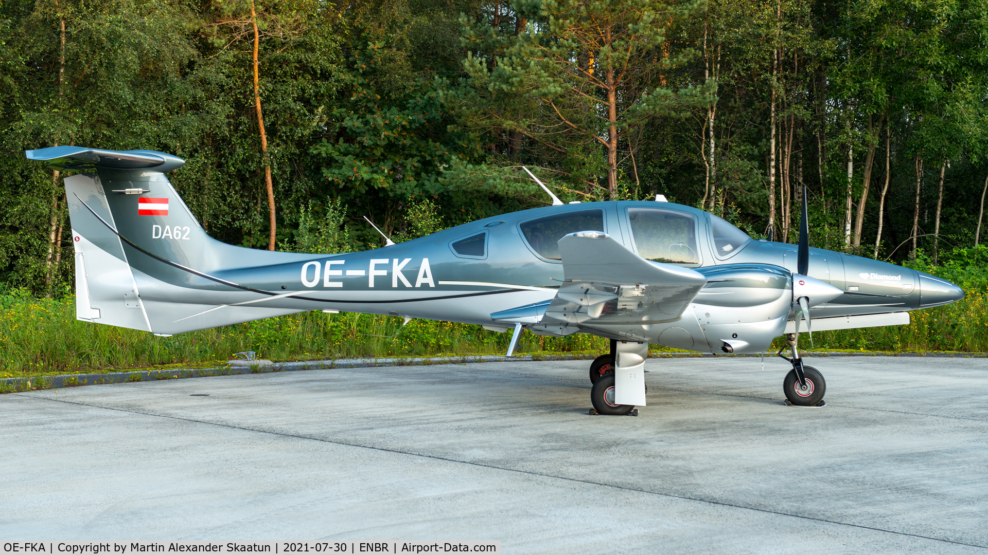 OE-FKA, 2016 Diamond DA-62 C/N 62.035, Parked overnigth at the GA ramp.