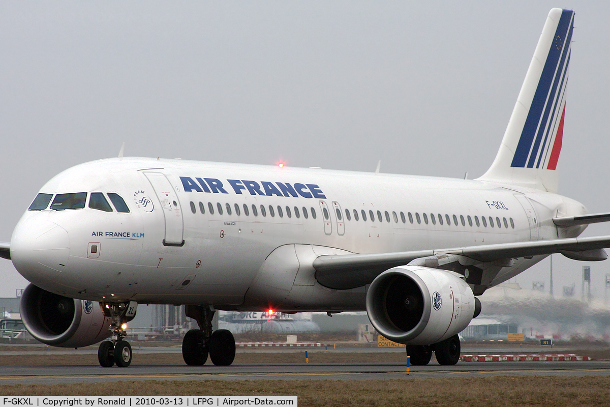 F-GKXL, 2006 Airbus A320-214 C/N 2705, at cdg