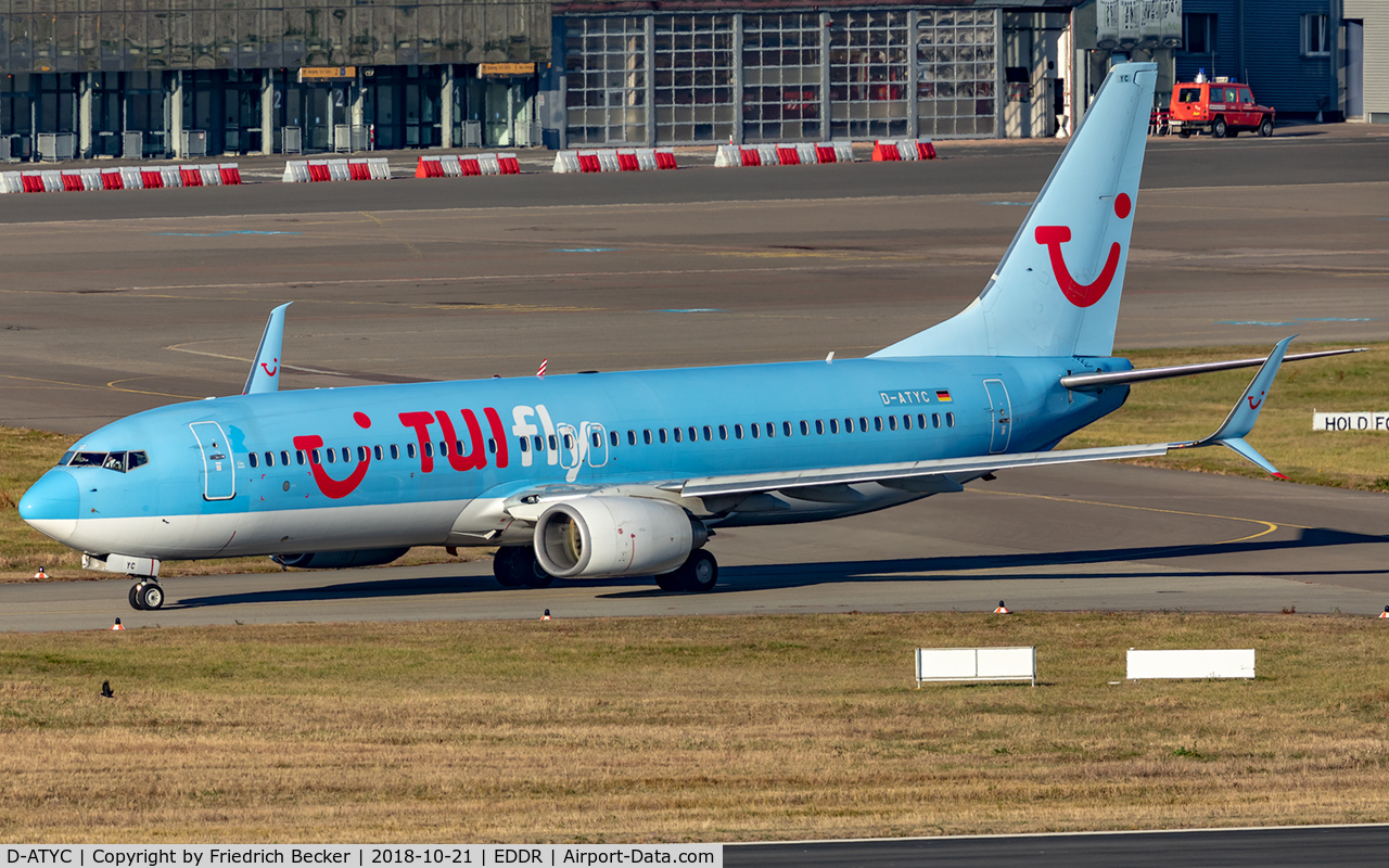 D-ATYC, 2011 Boeing 737-8K5 C/N 37259, taxying to the active