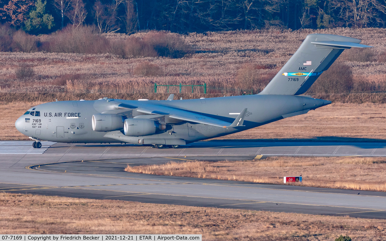 07-7169, 2007 Boeing C-17A Globemaster III C/N F-179/P-169, taxying to the active