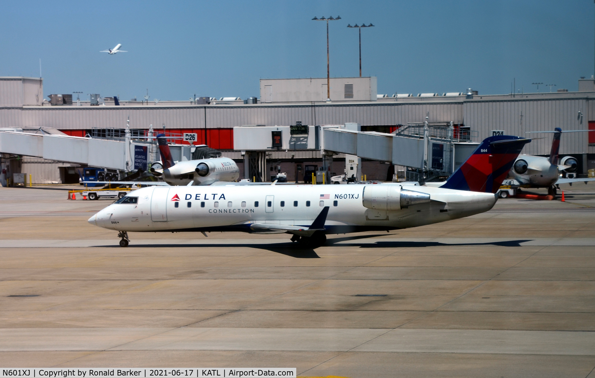 N601XJ, 2005 Bombardier CRJ-200 (CL-600-2B19) C/N 8044, Taxi Atlanta