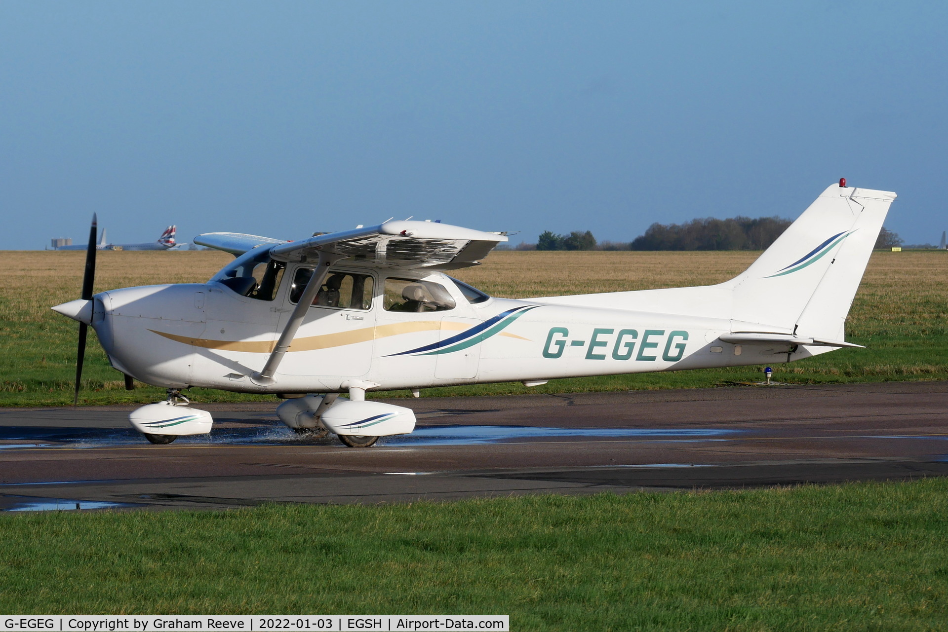 G-EGEG, 2000 Cessna 172R C/N 17280894, Just landed at Norwich.