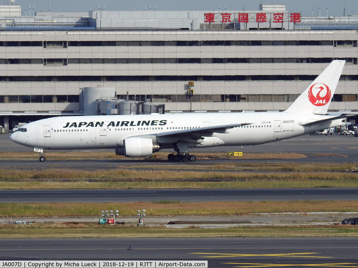 JA007D, 1998 Boeing 777-289 C/N 27639, At Haneda