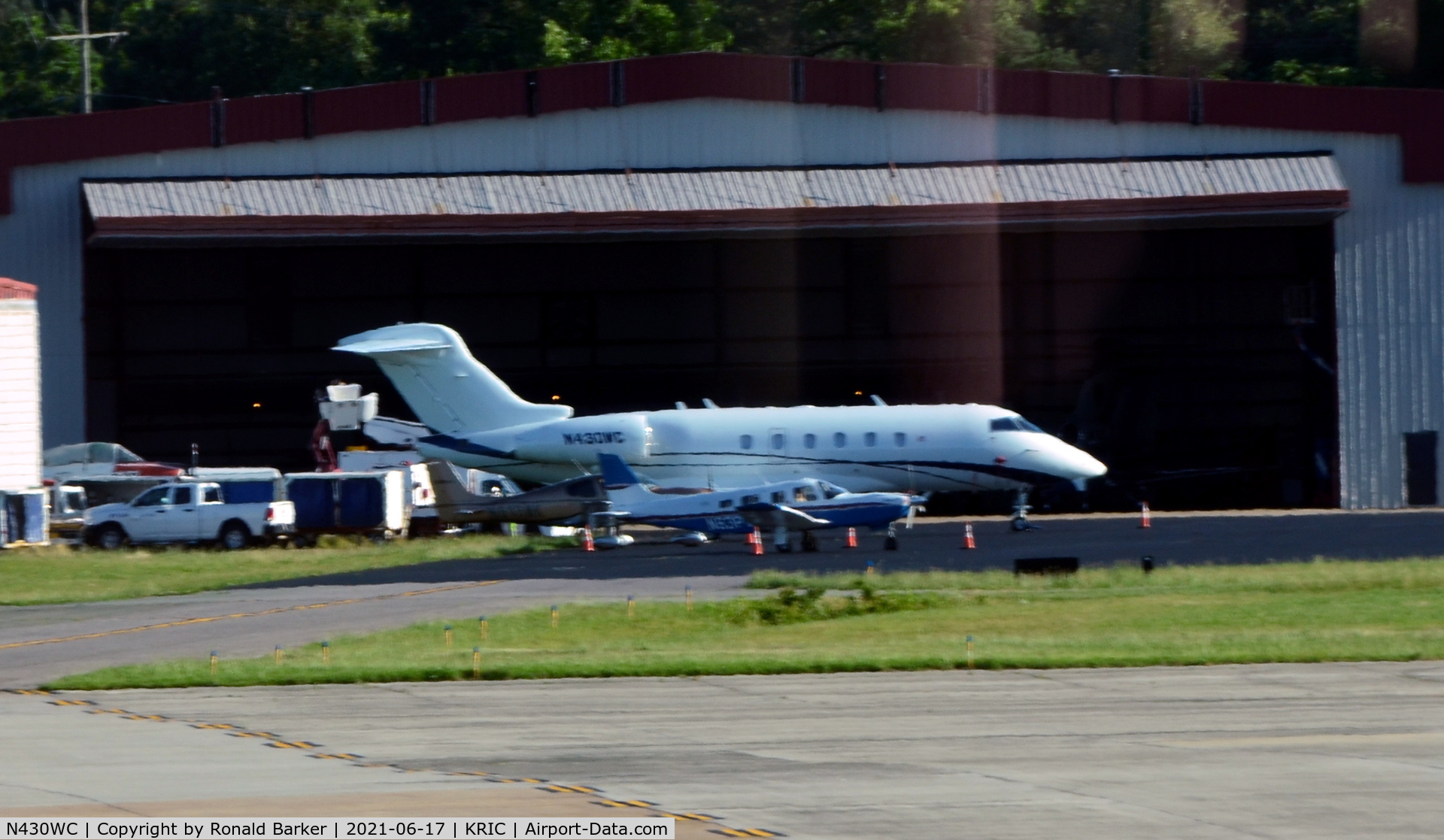 N430WC, 2010 Bombardier Challenger 300 (BD-100-1A10) C/N 20288, Parked Richmond