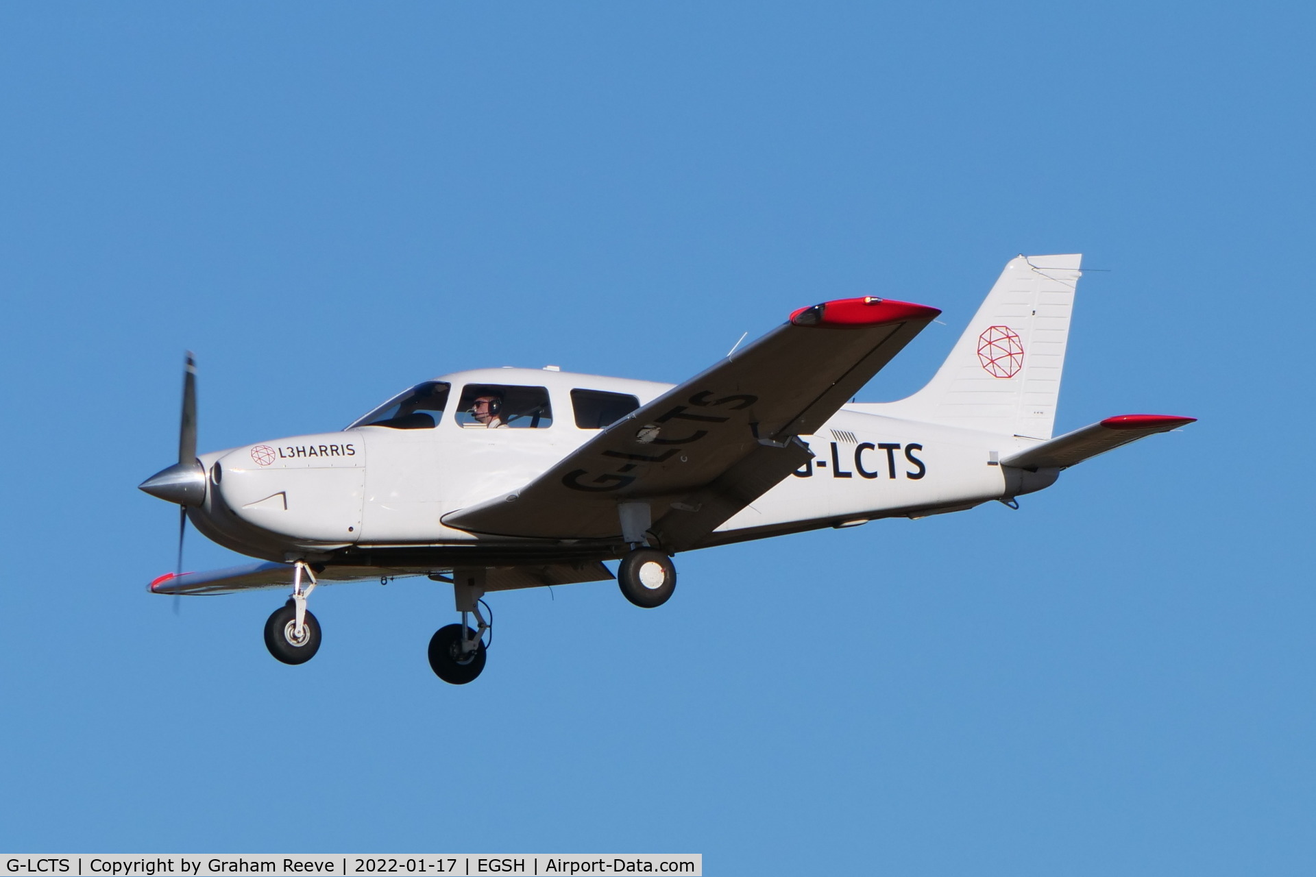 G-LCTS, 2019 Piper PA-28-181 Cherokee Archer III C/N 2881277, Landing at Norwich.