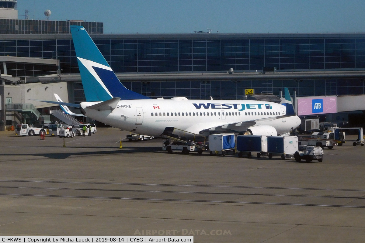 C-FKWS, 2001 Boeing 737-76N C/N 30134, At Edmonton