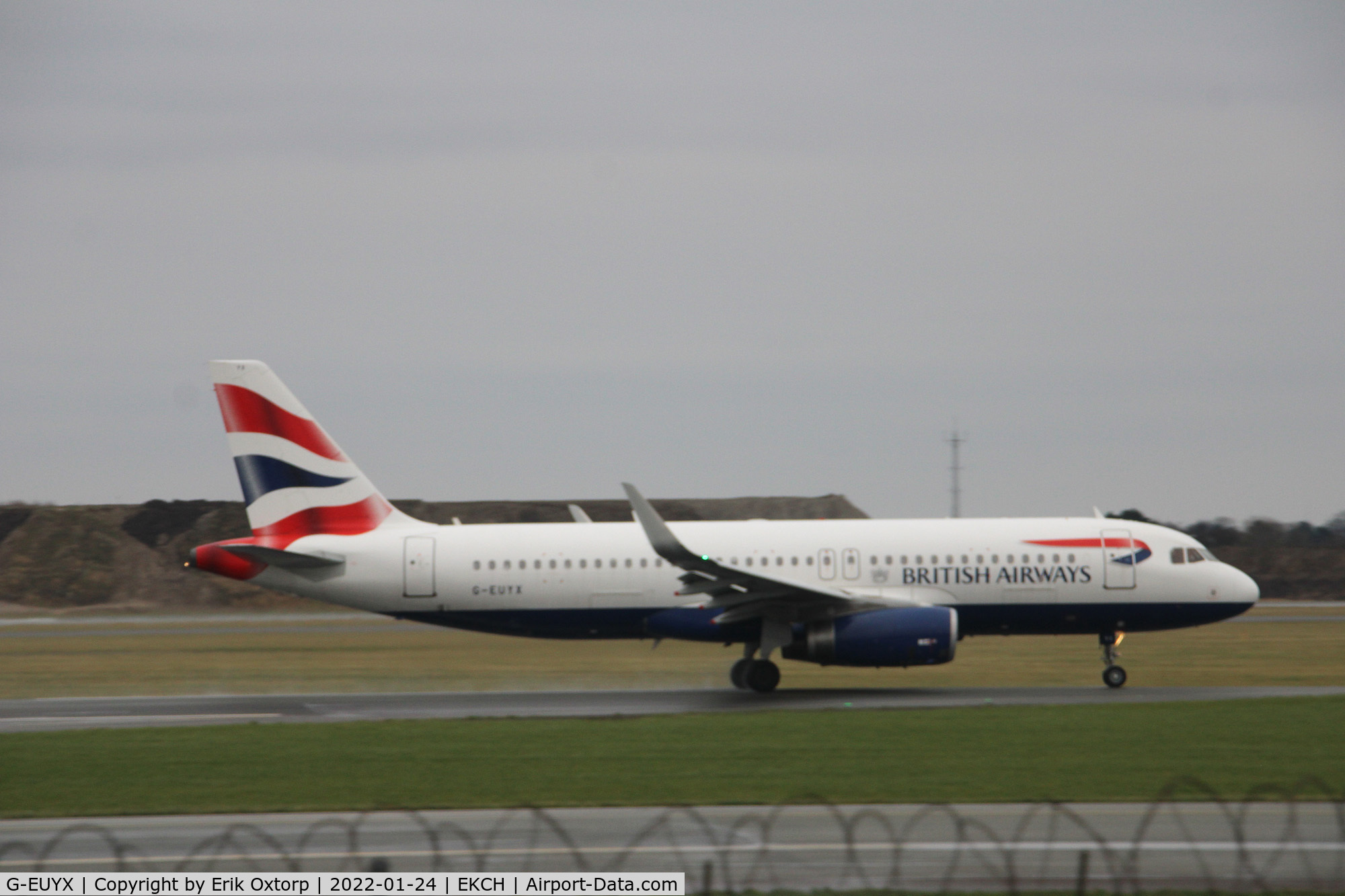 G-EUYX, 2014 Airbus A320-232 C/N 6155, G-EUYX taking off rw 22R