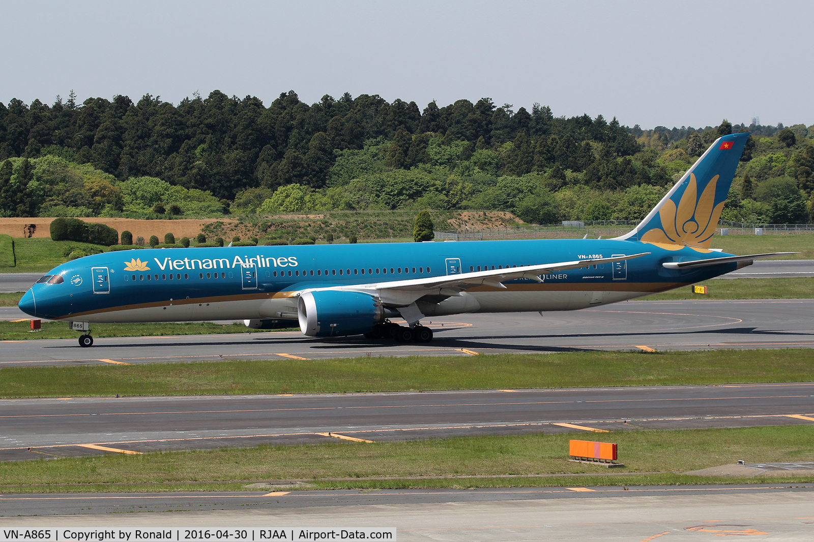 VN-A865, 2015 Boeing 787-9 Dreamliner Dreamliner C/N 38761, at nrt