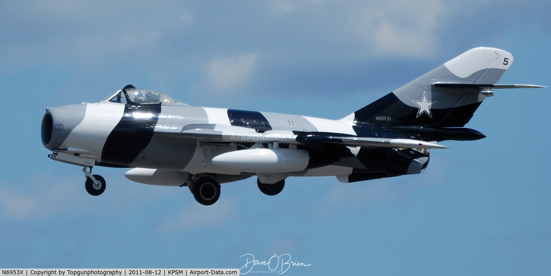 N6953X, PZL-Mielec Lim-6 (MiG-17) C/N 1J0511, Dale Snodgrass on short approach in the Heavy Metal Mig
