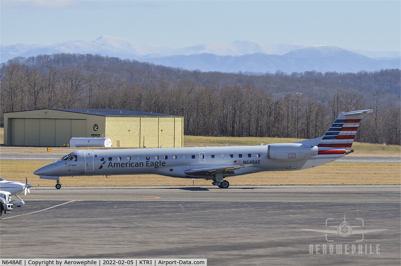 N648AE, 2000 Embraer ERJ-145LR (EMB-145LR) C/N 145225, Taxing out for take off from Tri-Cities Airport.