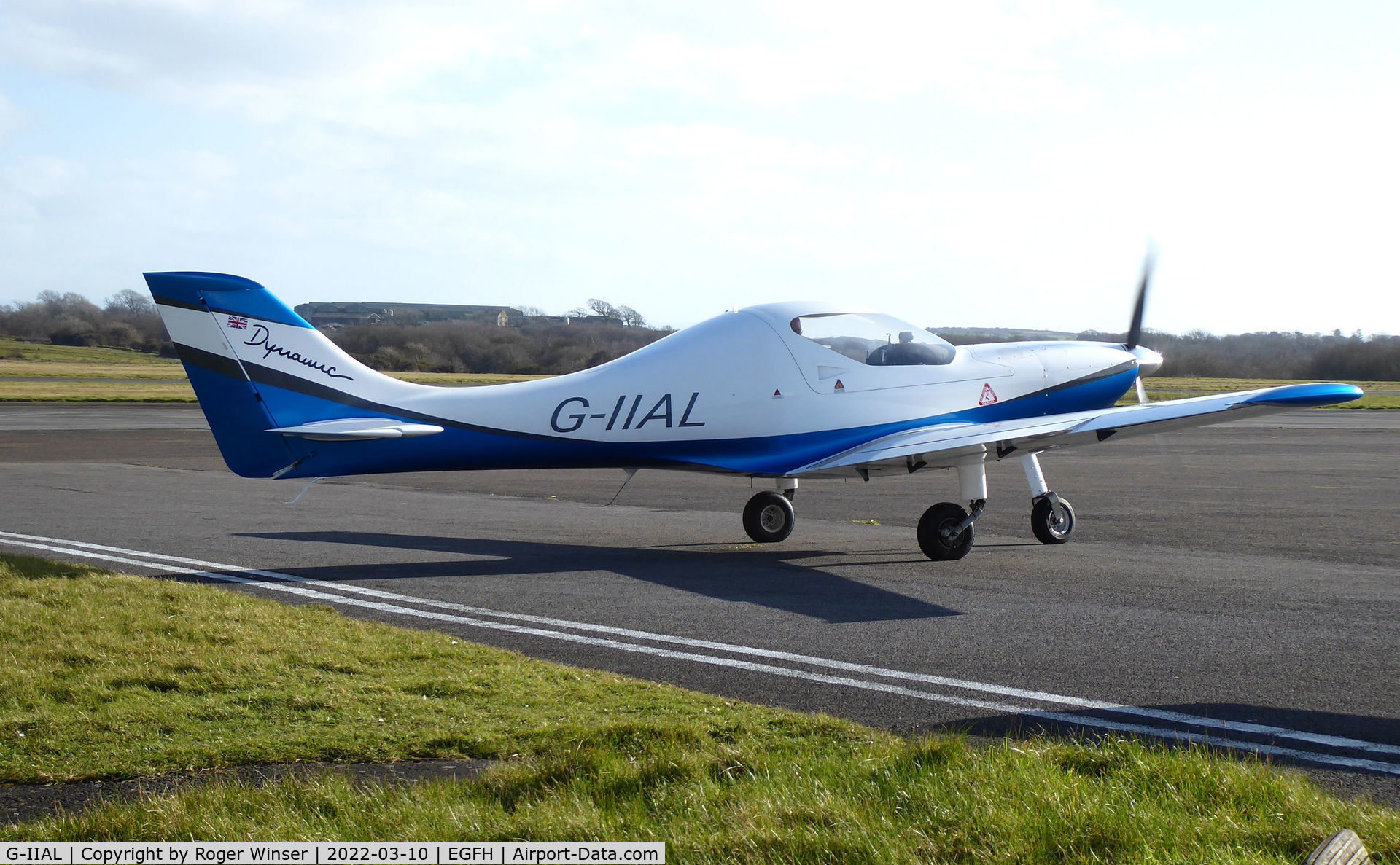 G-IIAL, 2013 Yeoman Dynamic WT9 UK C/N DY483, Visiting Dynamic WT-9.