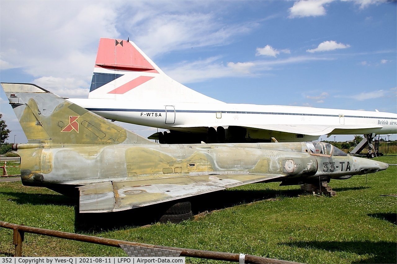 352, Dassault Mirage IIIRD C/N 352, Dassault Mirage IIIRD, Awaiting restoration, Delta Athis Museum, Paray near Paris-Orly Airport