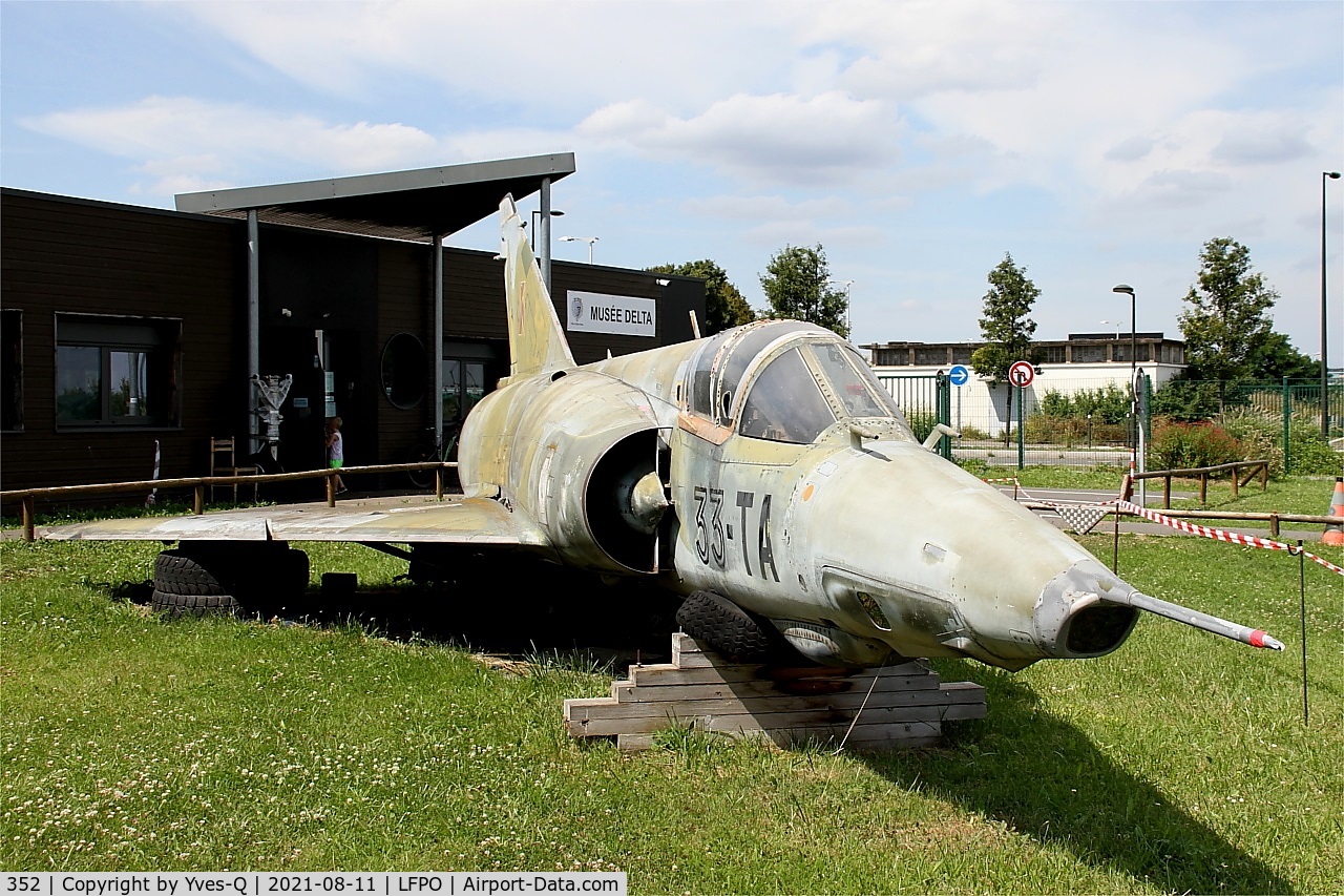 352, Dassault Mirage IIIRD C/N 352, Dassault Mirage IIIRD, Awaiting restoration, Delta Athis Museum, Paray near Paris-Orly Airport
