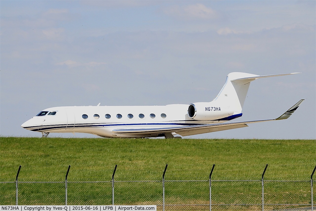 N673HA, 2013 Gulfstream Aerospace G650 (G-VI) C/N 6018, Gulfstream Aerospace G650, Taxiing, Paris-Le Bourget (LFPB-LBG)