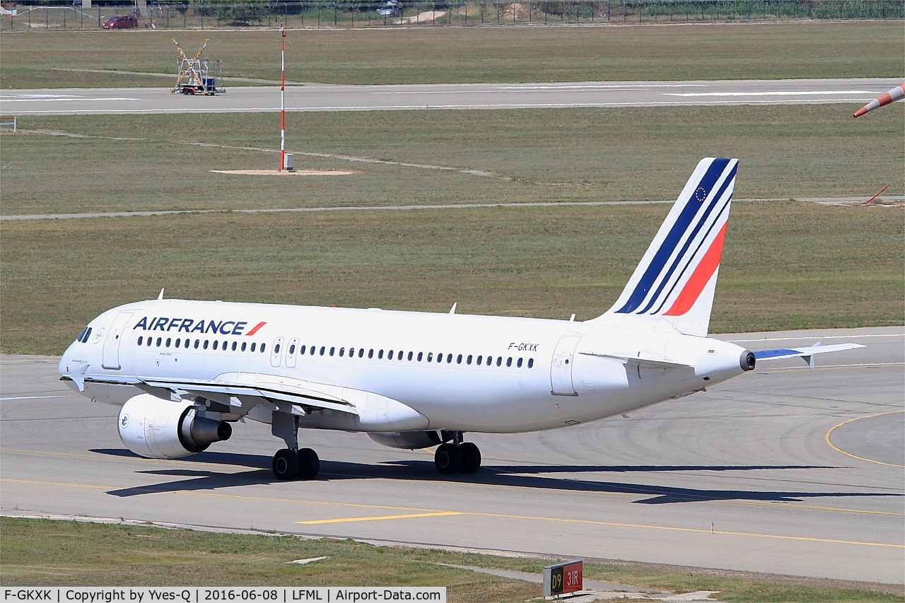 F-GKXK, 2003 Airbus A320-214 C/N 2140, Airbus A320-214, Lining up rwy 31R, Marseille-Provence Airport (LFML-MRS)