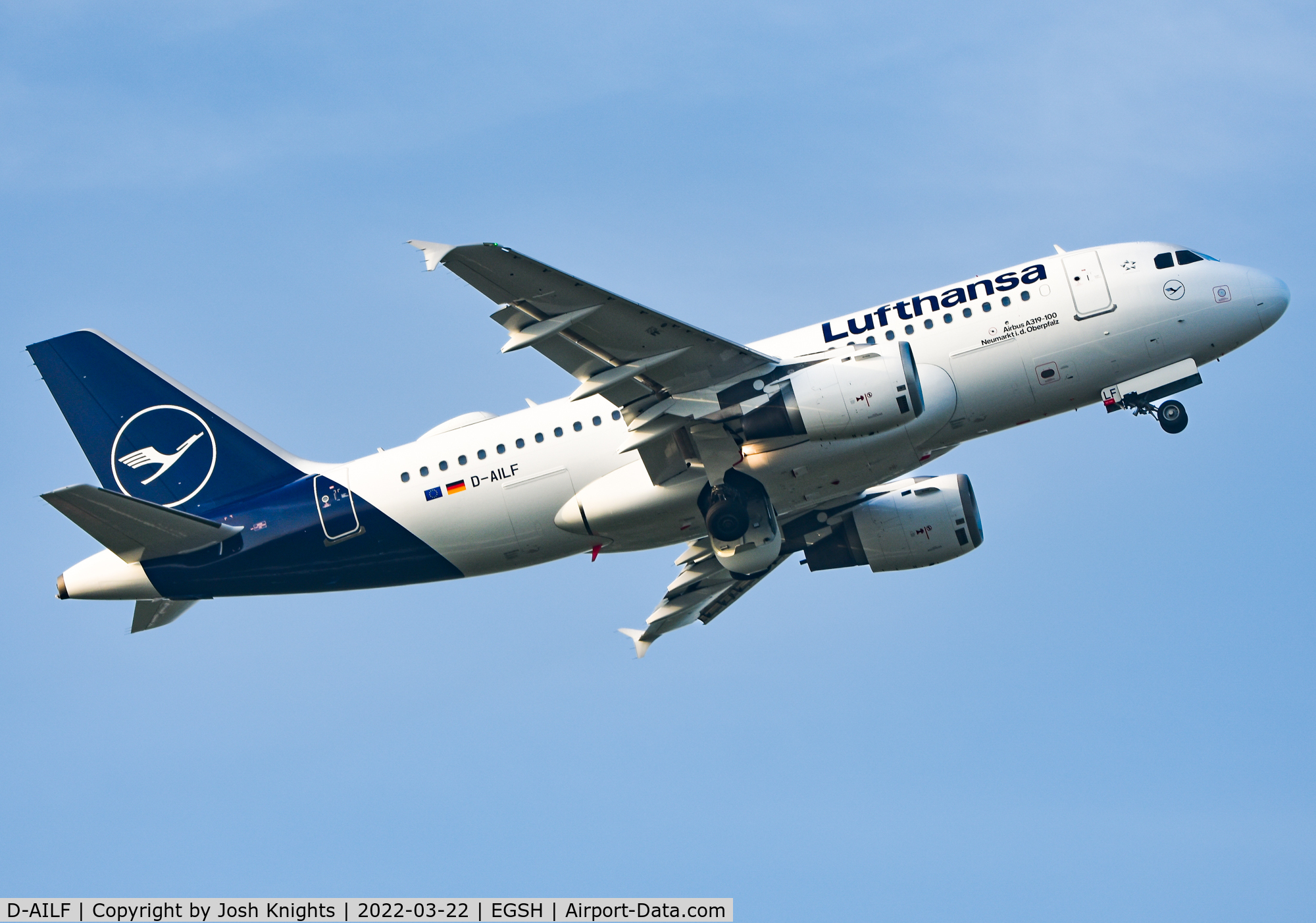 D-AILF, 1996 Airbus A319-114 C/N 636, Departing In The Updated Lufthansa Livery.
