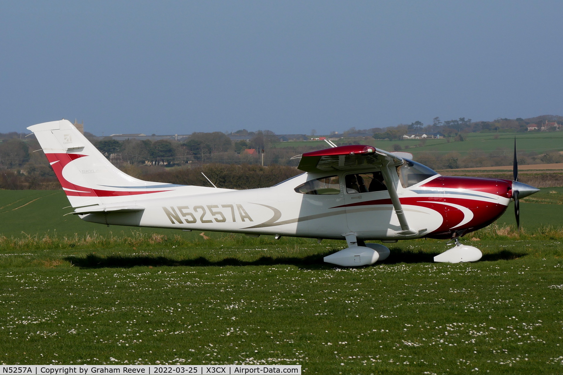 N5257A, Cessna 182T Skylane C/N 18282181, Just landed at Northrepps.