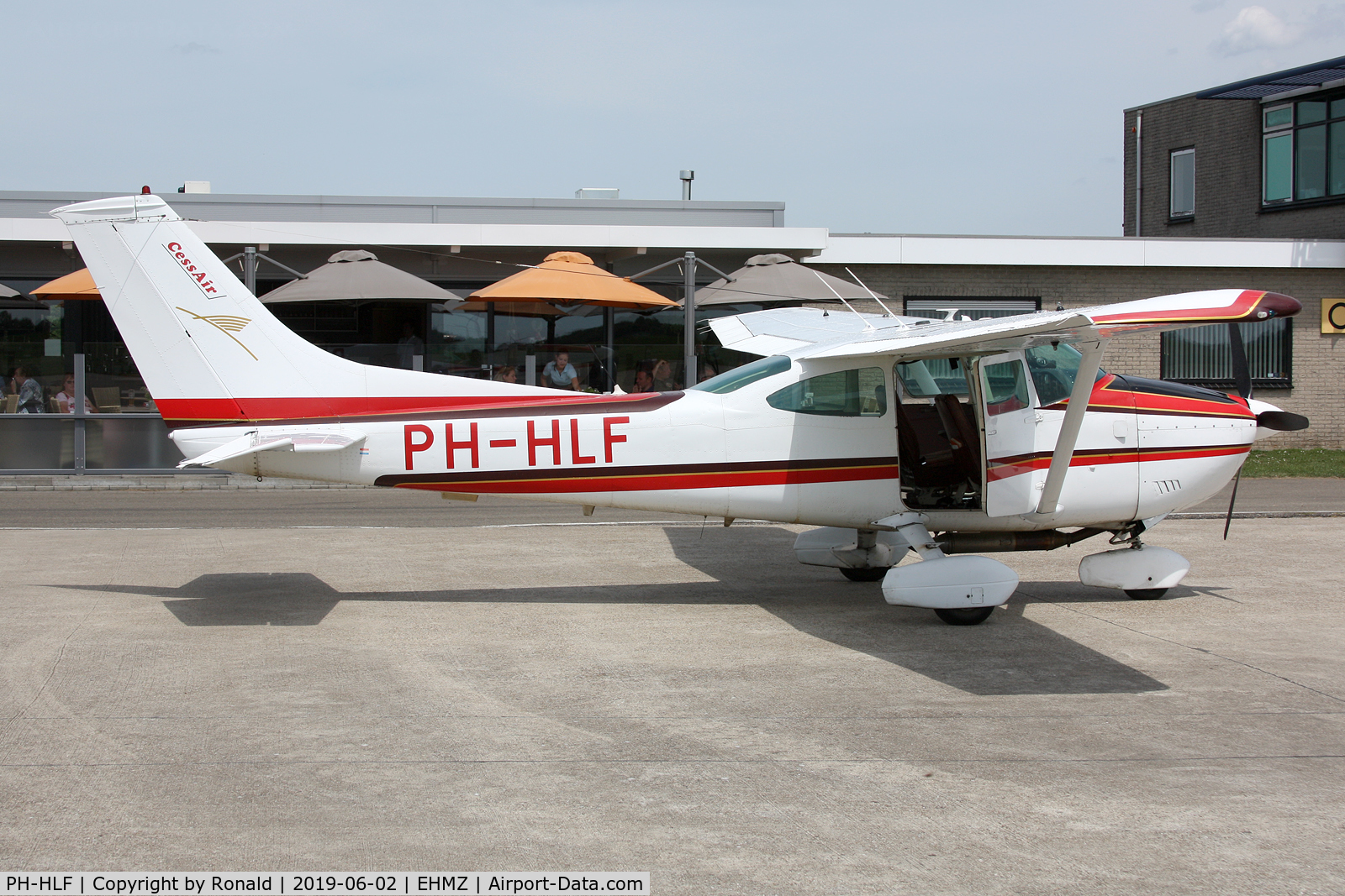 PH-HLF, Cessna 182P Skylane C/N 18264085, at ehmz